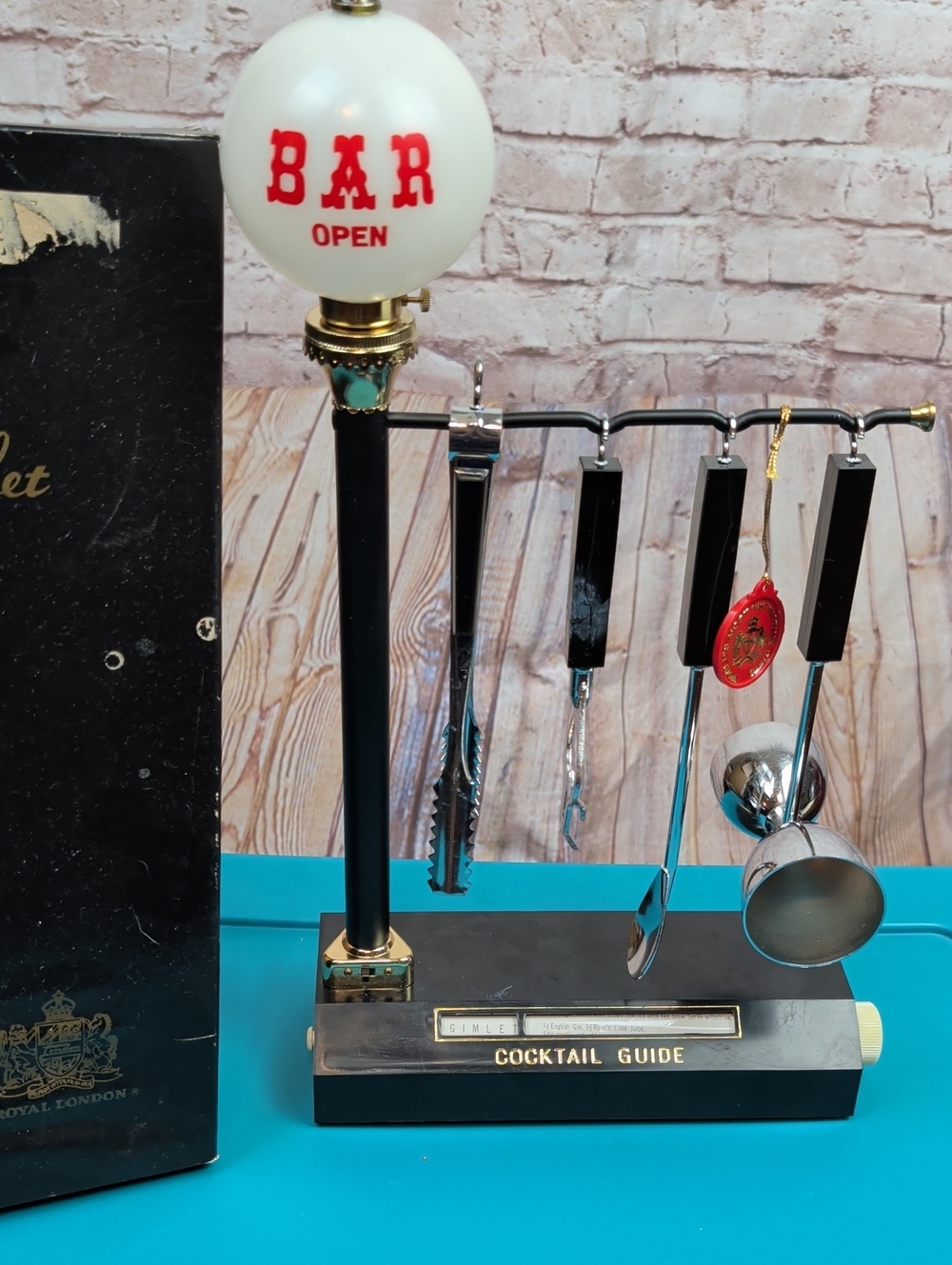1968 Royal London Cocktail Guide w Accessories Stand Bar Scrolling Bar Open Box
